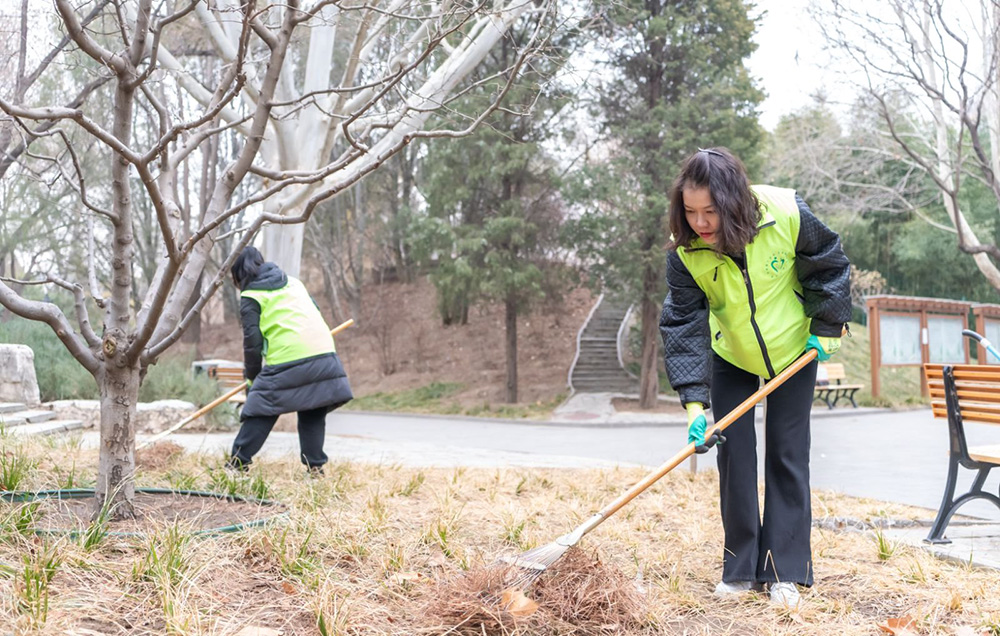 以青春之力繪就生態(tài)底色-中科資源團(tuán)委開(kāi)展雙秀公園撫育管護(hù)義務(wù)植樹(shù)活動(dòng)