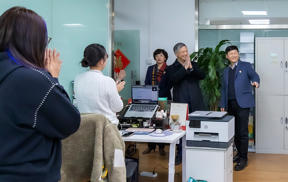 中国科学院控股有限公司领导节前走访中科资源慰问一线员工